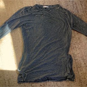 Black and White long sleeved Athleta shirt, near perfect condition